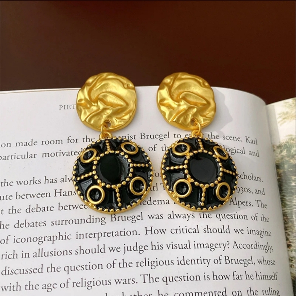 Golden Stella Black & Gold Brilliance Vintage Styled Pierced Earrings - Picture 6 of 11